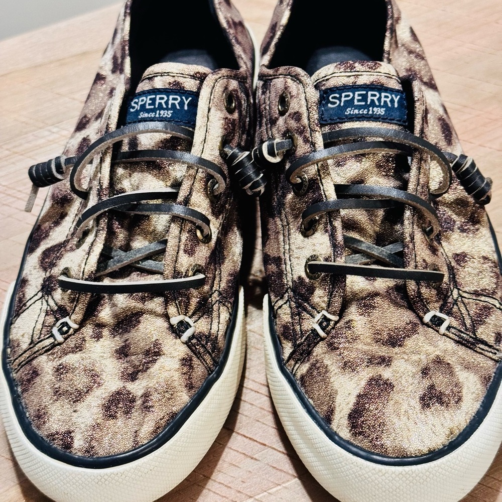 Sperry Leopard Print with Gold Sparkle Sz 8M